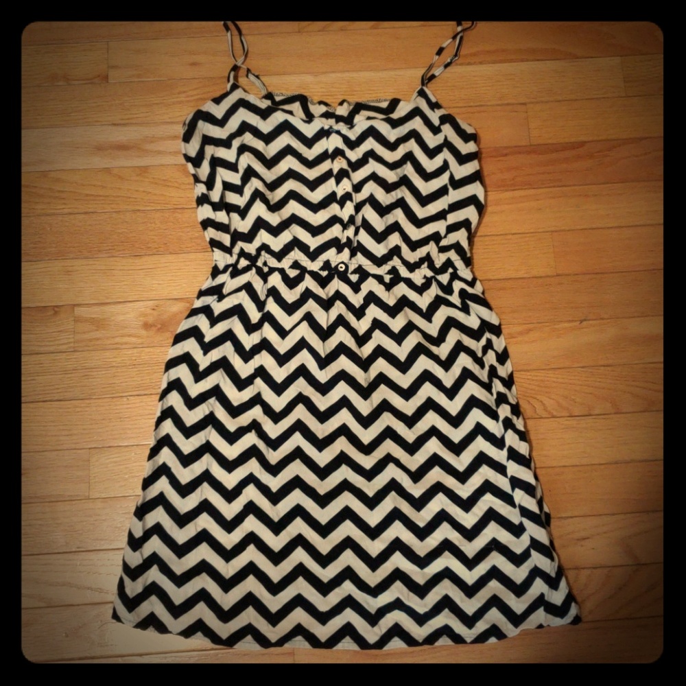 Zig zag pattern black and white summer dress
